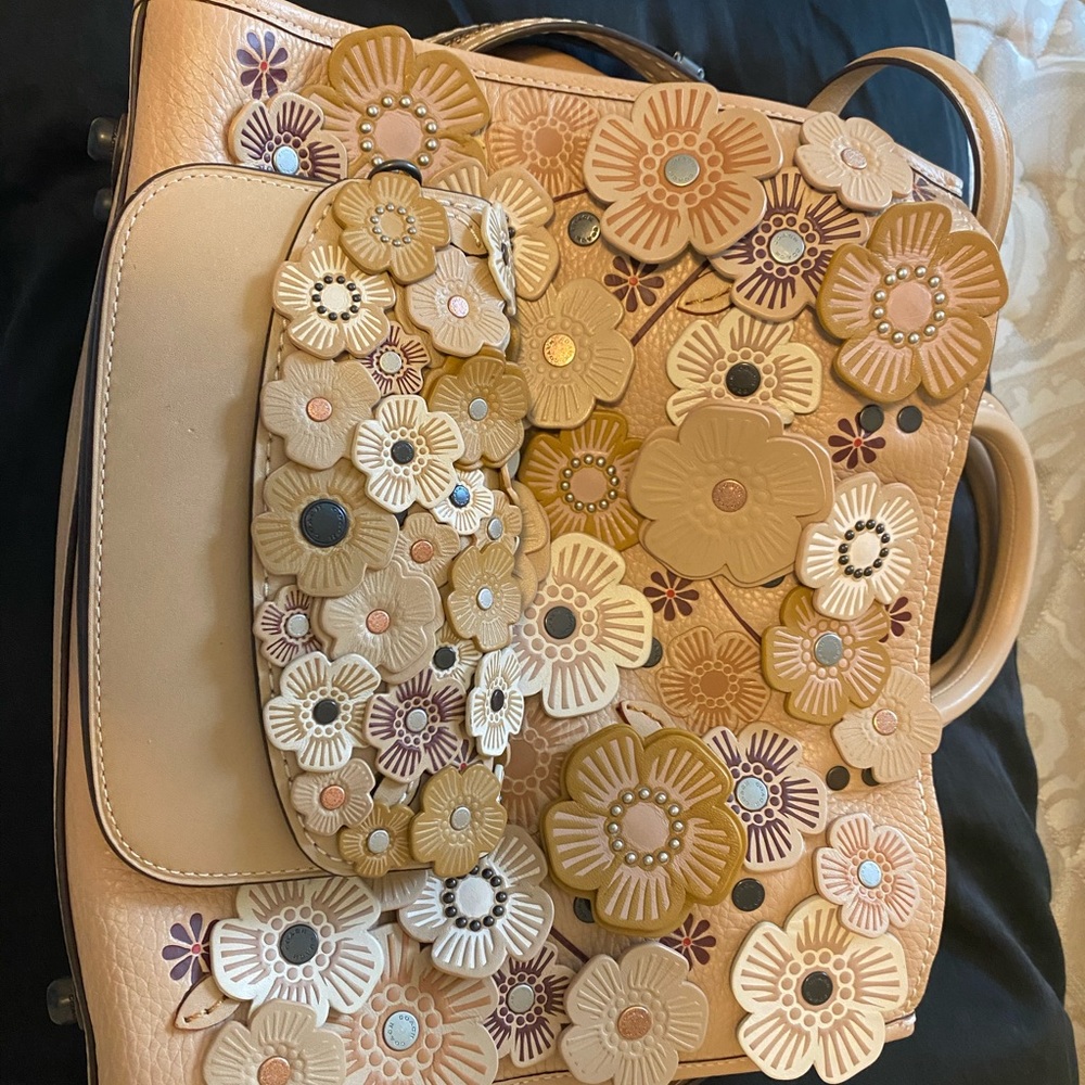 Priced to Sell !!! WALLET TOO 
Coach 1941 Rogue